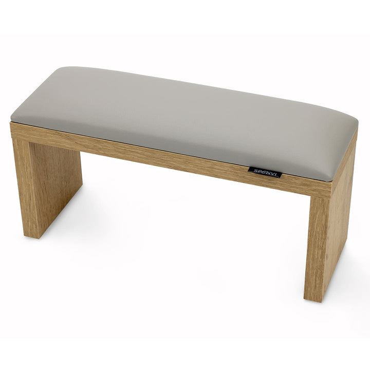 Szara podpórka pod rękę do manicure SPENVI Classic na brązowych drewnianych nóżkach na białym tle. #kolor_cloud