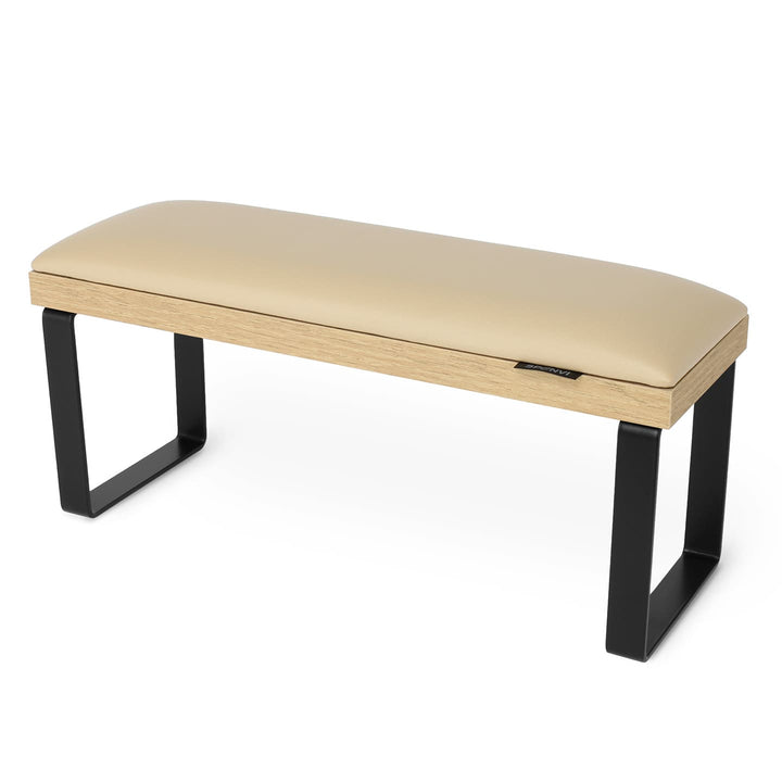 Kremowa podpórka pod rękę do manicure SPENVI Loft na czarnych metalowych nóżkach na białym tle. #kolor_coffee-milk