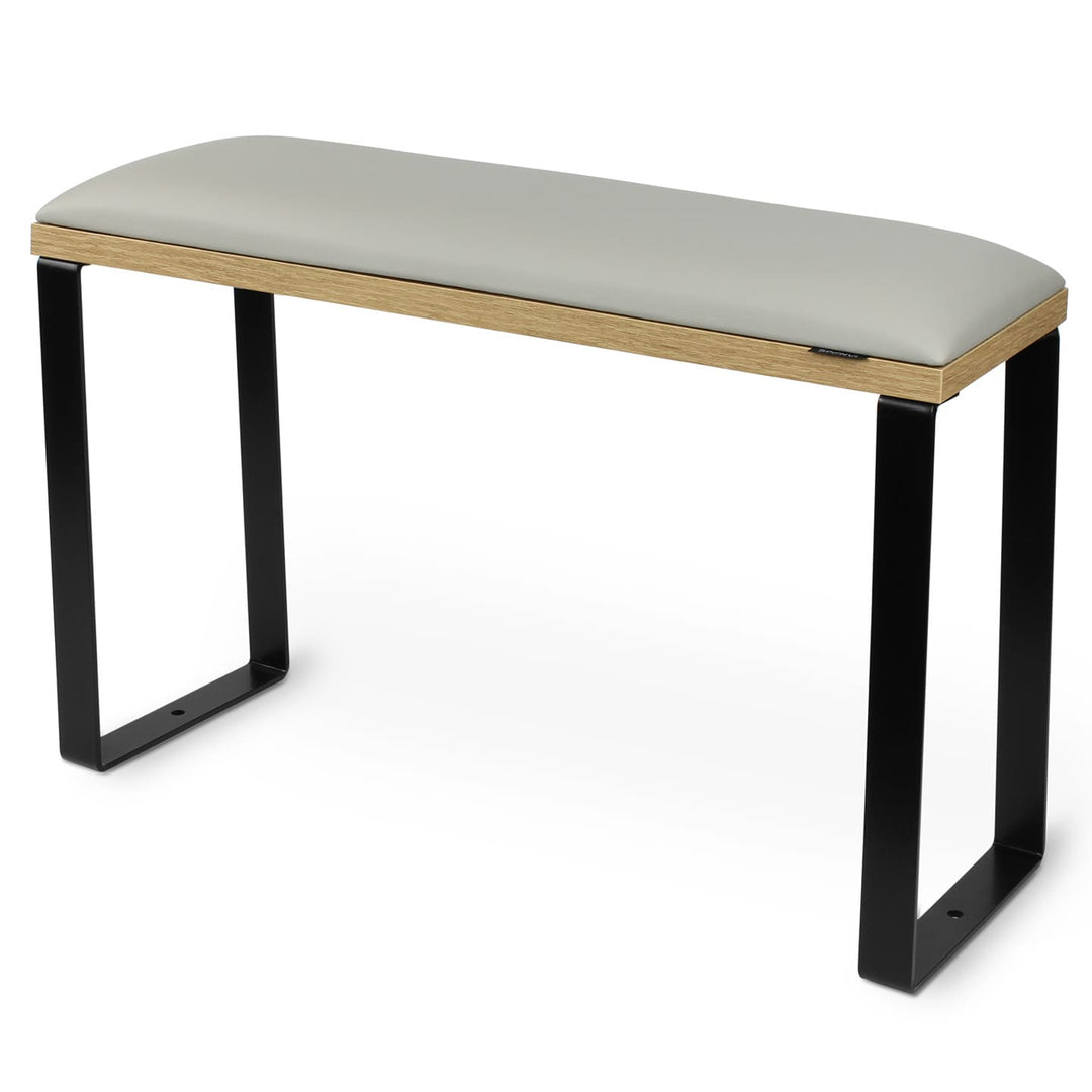 Podpórka do pedicure SPENVI Loft szara z podstawą w wykończeniu naturalnego drewna i czarnymi metalowymi nogami na białym tle. #kolor_cloud