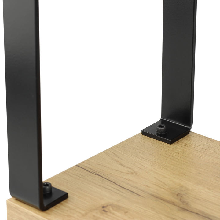 Mocowanie metalowej nogi do podstawy w wykończeniu naturalnego drewna podpórki do pedicure SPENVI Loft z widoczną śrubą zapewniającą stabilne i trwałe połączenie konstrukcji. #kolor_graphite