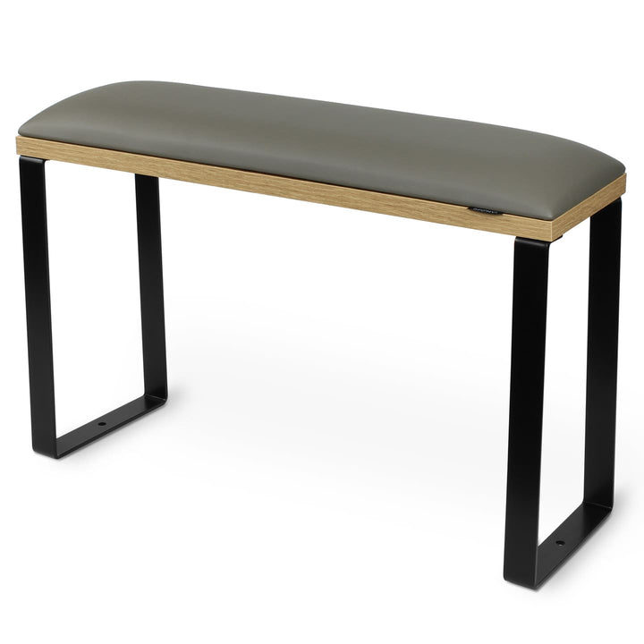 Podpórka do pedicure SPENVI Loft szara z podstawą w wykończeniu naturalnego drewna i czarnymi metalowymi nogami na białym tle. #kolor_gray