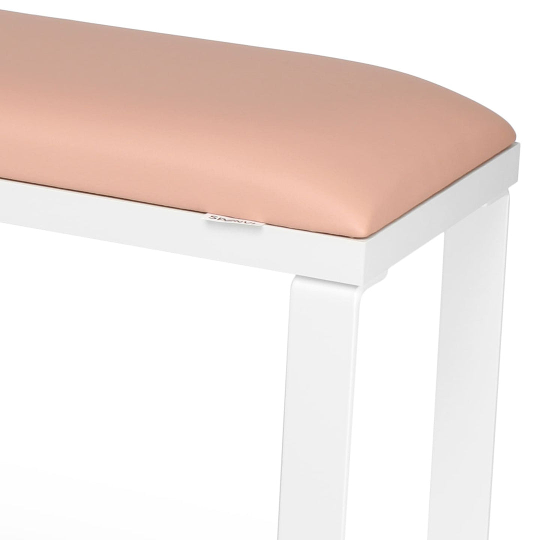 Zbliżenie podpórki do pedicure SPENVI Loft Light Pink z różową poduszką z ekoskóry, podstawą w kolorze białym i stabilną metalową konstrukcją. #kolor_light-pink