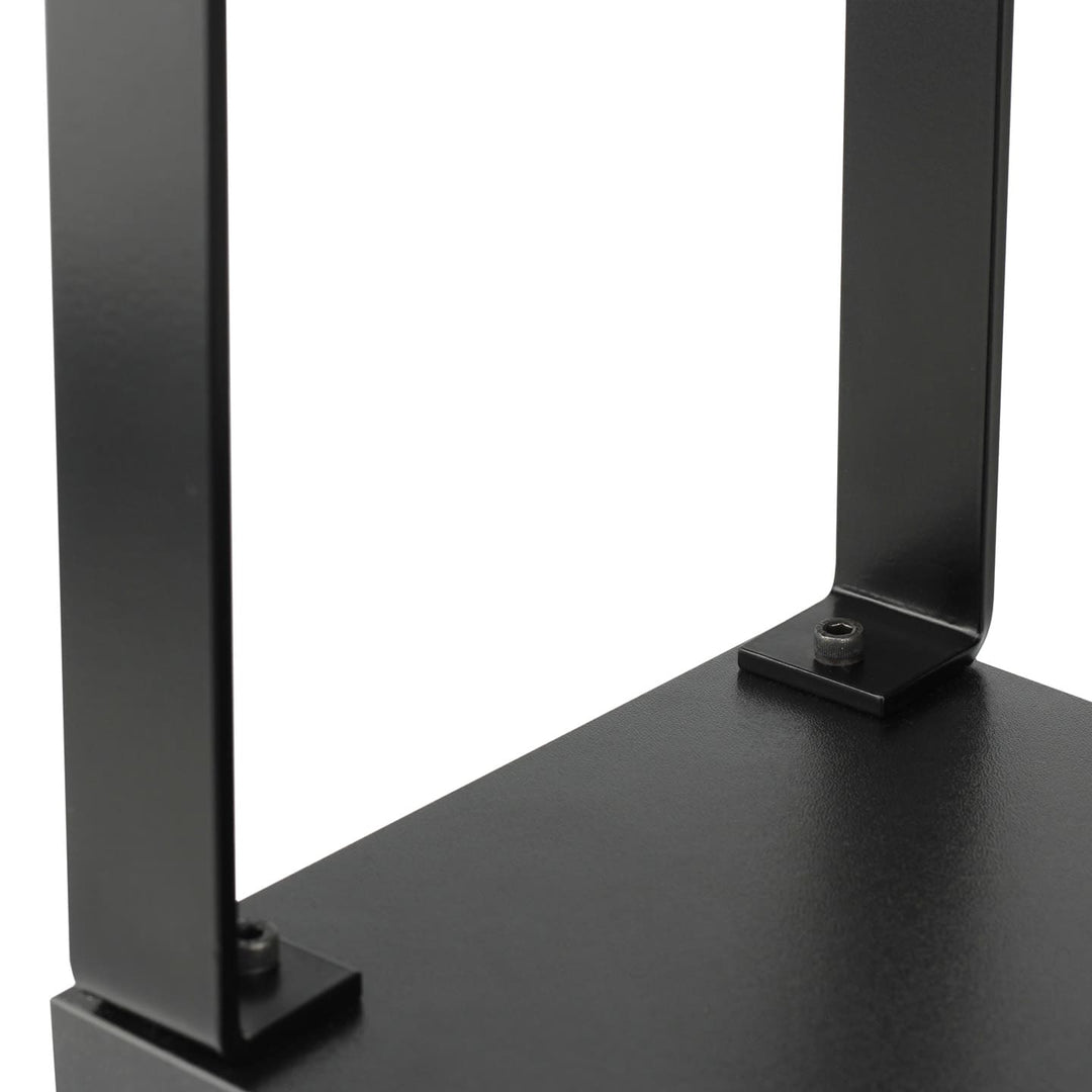 Mocowanie metalowej nogi do czarnej podstawy podpórki do pedicure SPENVI Loft z widoczną śrubą zapewniającą stabilne i trwałe połączenie konstrukcji.