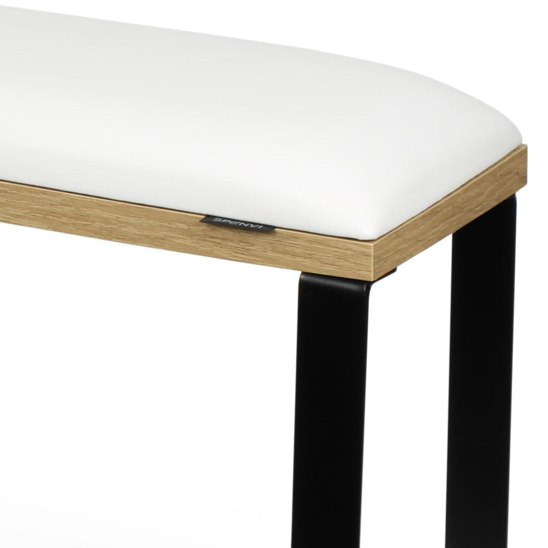 Zbliżenie podpórki do pedicure SPENVI Loft White z białą poduszką z ekoskóry, podstawą w wykończeniu naturalnego drewna i stabilną metalową konstrukcją. #kolor_white