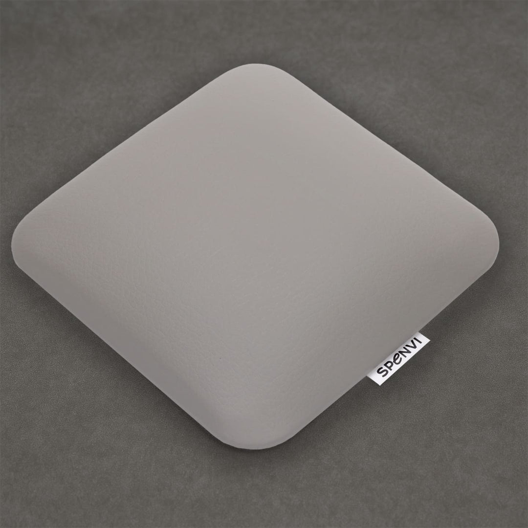 Poduszka pod łokieć do manicure SPENVI Mini szara z ekoskóry na szarym tle do profesjonalnego stanowiska manicure. #kolor_cloud