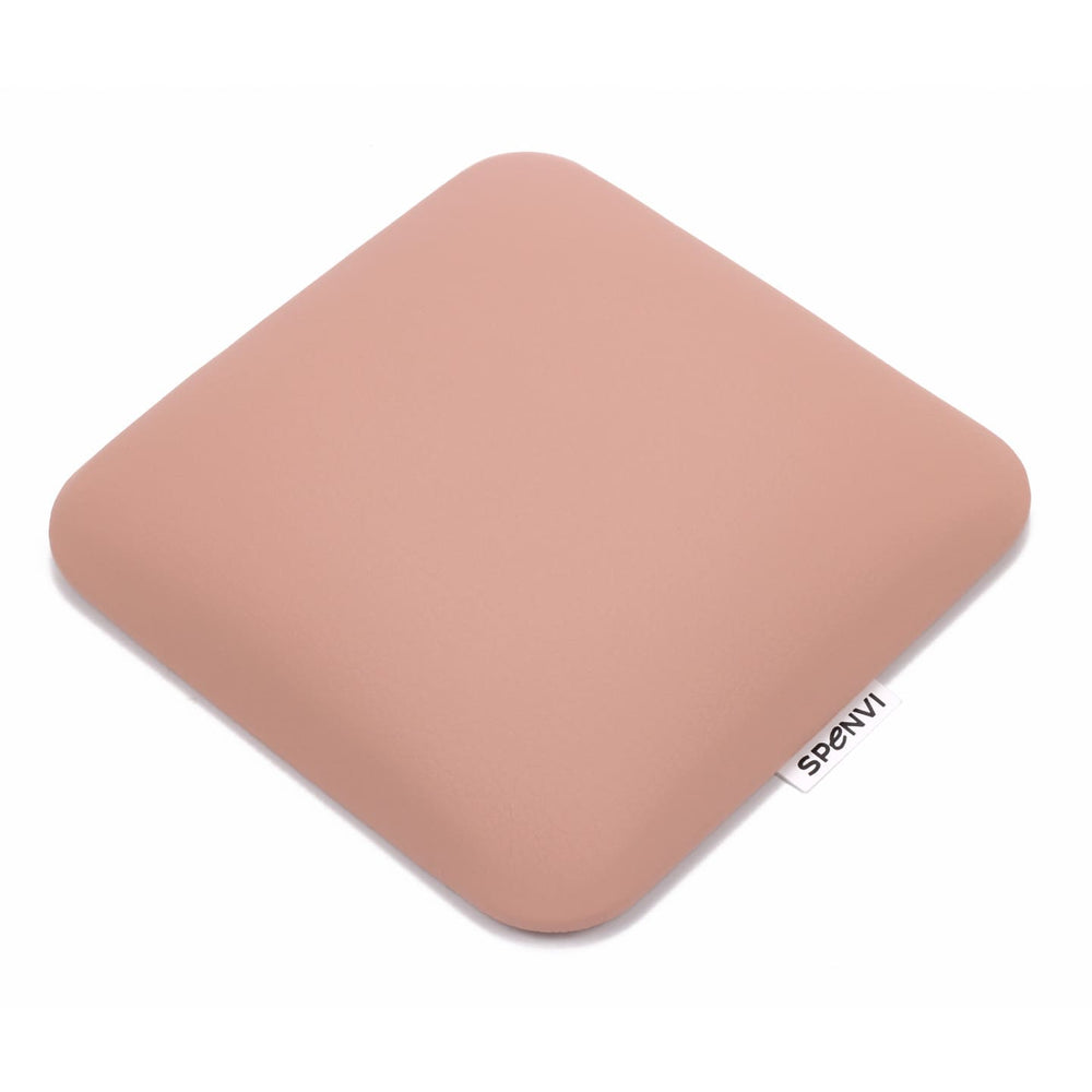Ergonomiczna poduszka pod łokieć do manicure SPENVI Mini różowa z ekoskóry na białym tle. #kolor_light-pink
