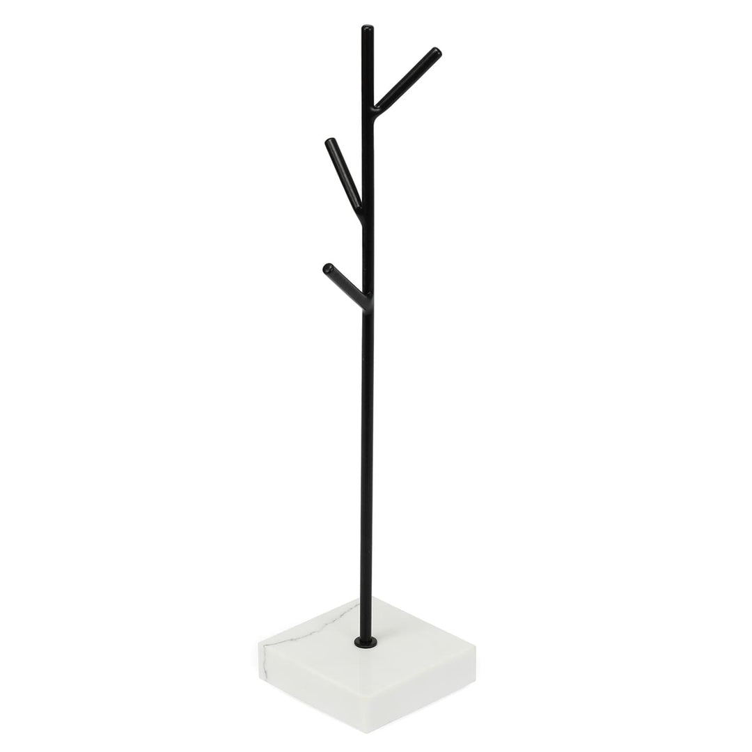 Czarny stojak na wzorniki do paznokci SPENVI z metalową konstrukcją i kwadratową podstawą na białym tle. #kolor_black