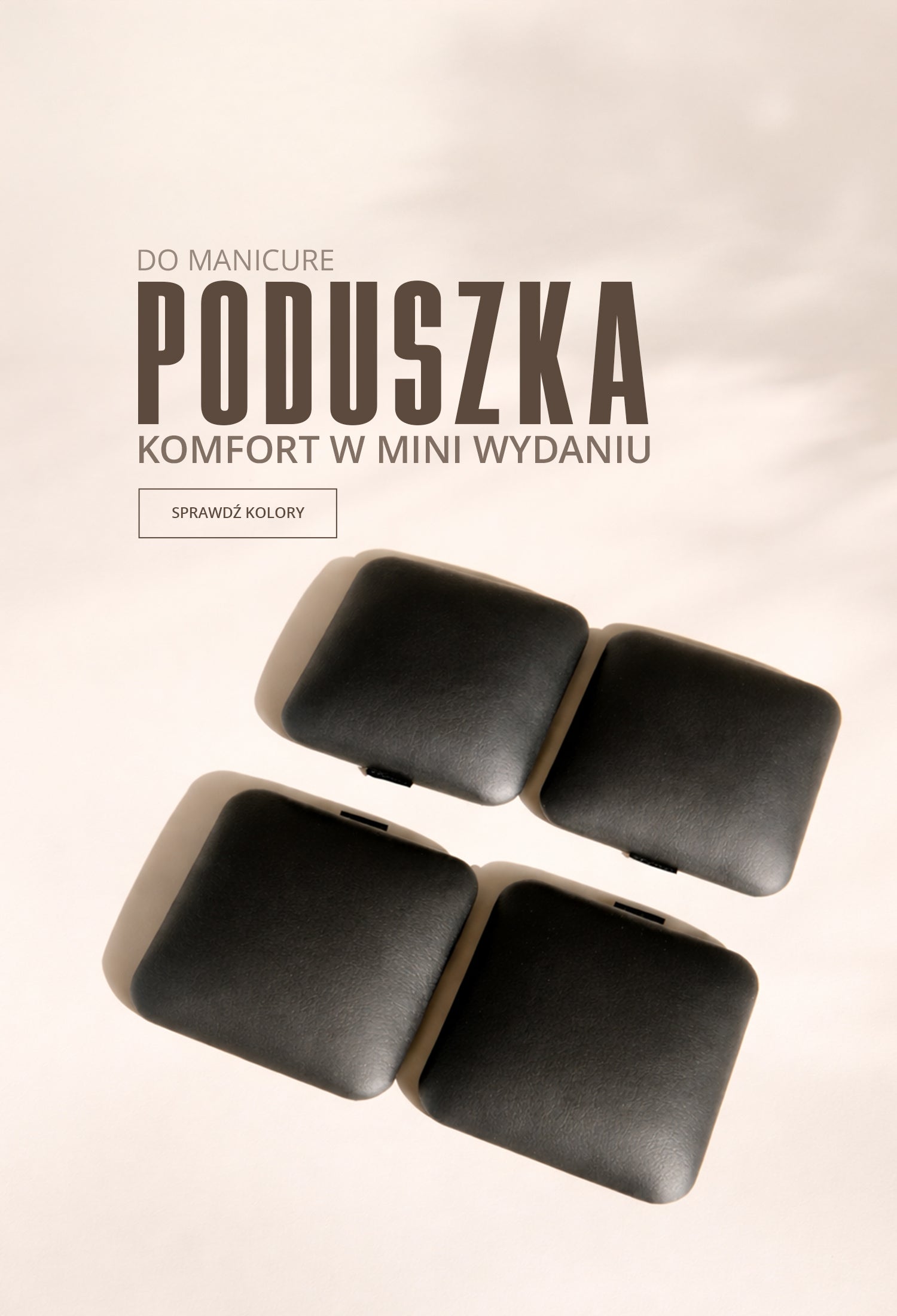 Cztery czarne poduszki pod łokieć Mini do manicure na jasnym tle